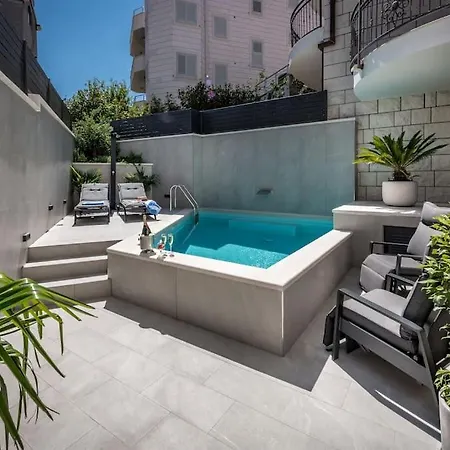 One B With Heated Private Pool Apartment